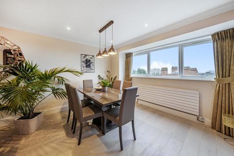 3 bedroom flat for sale, West Ridge Court, Park Hill, Ealing W5