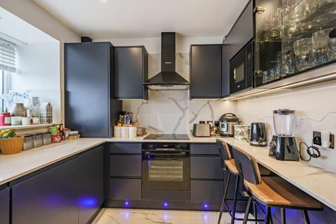 3 bedroom flat for sale, West Ridge Court, Park Hill, Ealing W5