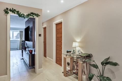 3 bedroom flat for sale, West Ridge Court, Park Hill, Ealing W5
