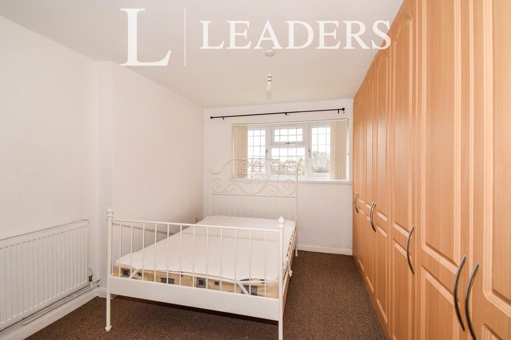 Master Bedroom (2)