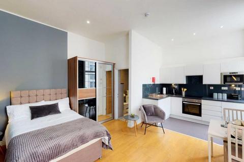 Studio to rent, Halford Rd SW6