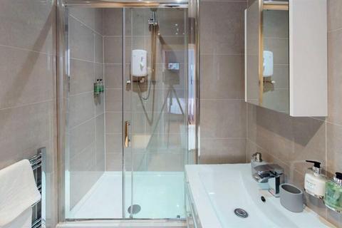 Studio to rent, Halford Rd SW6