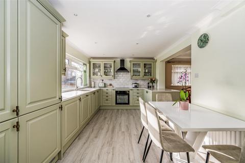 4 bedroom detached house for sale, New Road, Clanfield