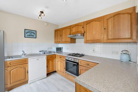 2 bedroom flat to rent, 1816L Smiths Place, Edinburgh, EH6 8NT