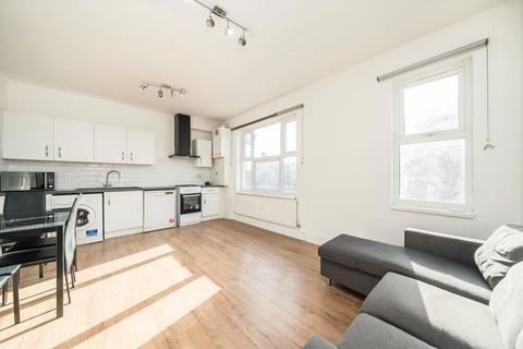 3 bedroom flat to rent, Herne Hill Road, London SE24