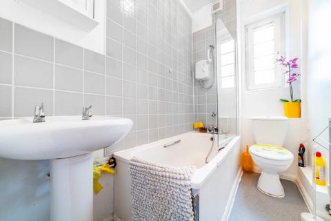 2 bedroom apartment to rent, Adare Walk, London, SW16