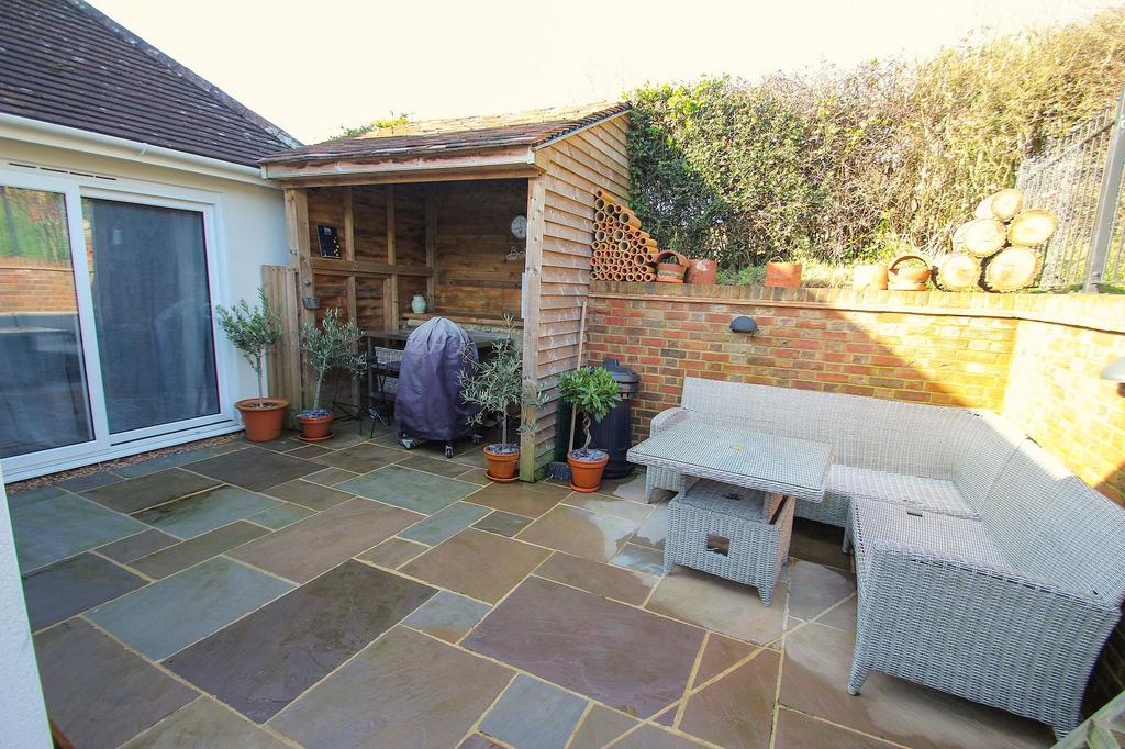 Rear patio and outdoor kitchen
