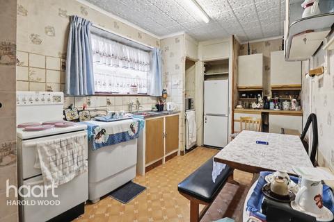 2 bedroom end of terrace house for sale, North Hill Drive, Harold Hill