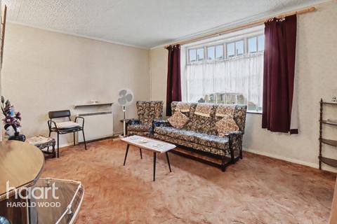 2 bedroom end of terrace house for sale, North Hill Drive, Harold Hill