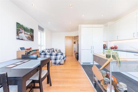 2 bedroom apartment for sale, Miles Road, London N8