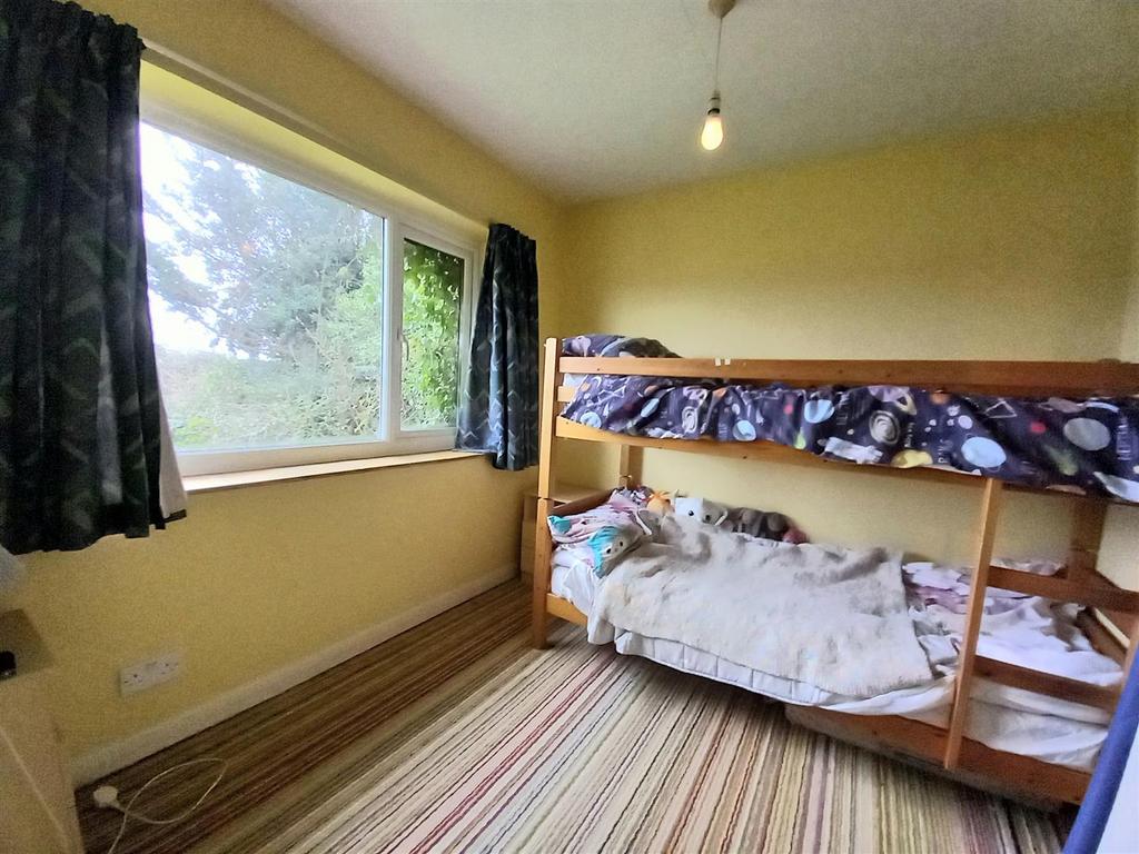 15 Lenwood Bed 2.jpg