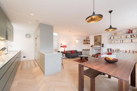 3 bedroom apartment to rent, Belsize Square, London, NW3