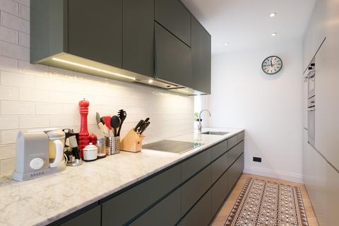 3 bedroom apartment to rent, Belsize Square, London, NW3