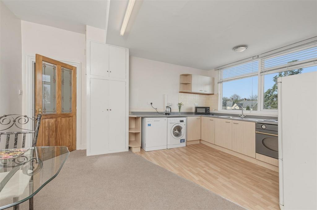 28 - Flat 3,58 Free School Lane HX1 2 PW.jpg