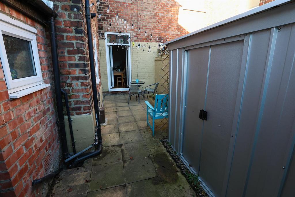 19 Victoria Embankment Darlington 291123 03.JPG