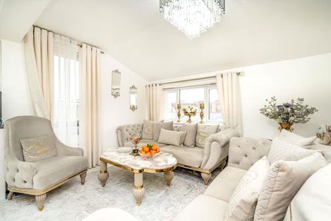 3 bedroom flat for sale, Heath Road, Hounslow TW3