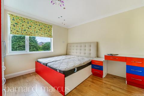 undefined, Queens Road, FELTHAM
