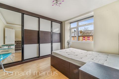 undefined, Queens Road, FELTHAM