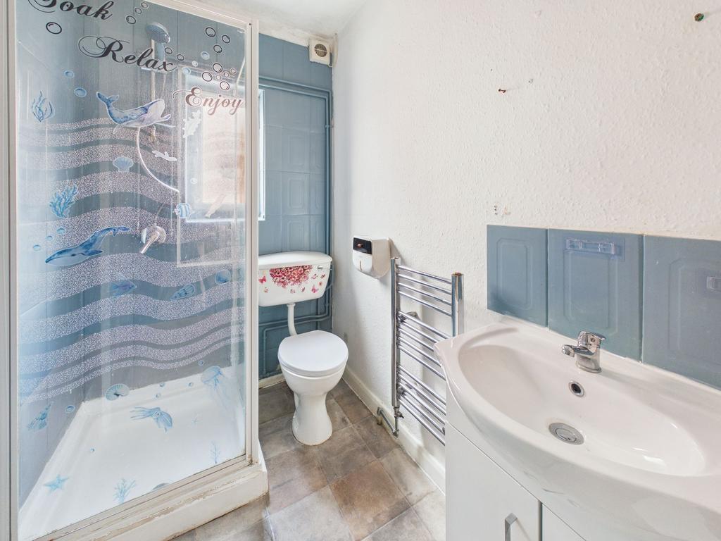 Shower Room (First Floor)