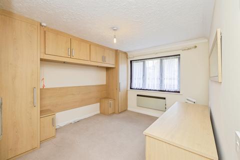 2 bedroom flat for sale, High Street, Bushey