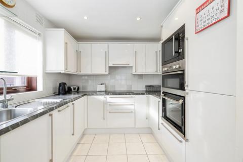 2 bedroom flat for sale, High Street, Bushey