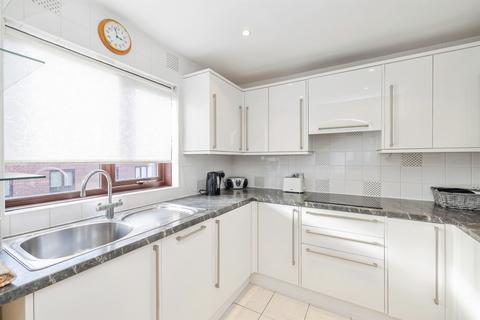 2 bedroom flat for sale, High Street, Bushey