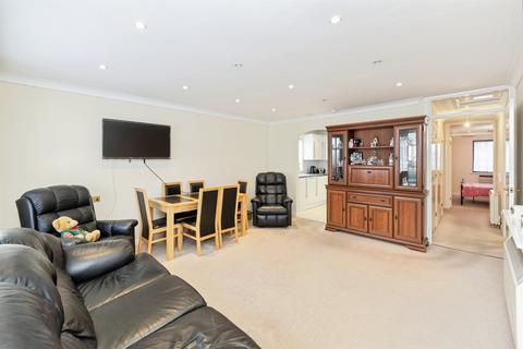 2 bedroom flat for sale, High Street, Bushey