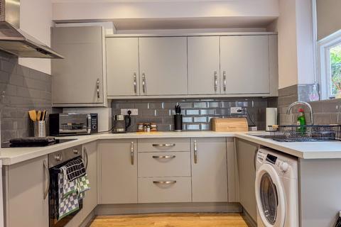 3 bedroom terraced house to rent, Vincent Rd CR0