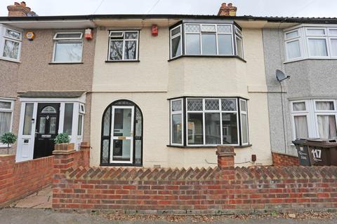 3 bedroom terraced house to rent, Kenneth Road, Chadwell Heath, RM6