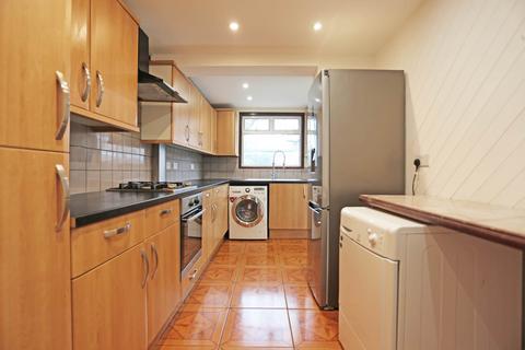 3 bedroom terraced house to rent, Kenneth Road, Chadwell Heath, RM6