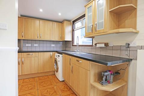 3 bedroom terraced house to rent, Kenneth Road, Chadwell Heath, RM6