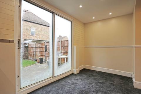 3 bedroom terraced house to rent, Kenneth Road, Chadwell Heath, RM6