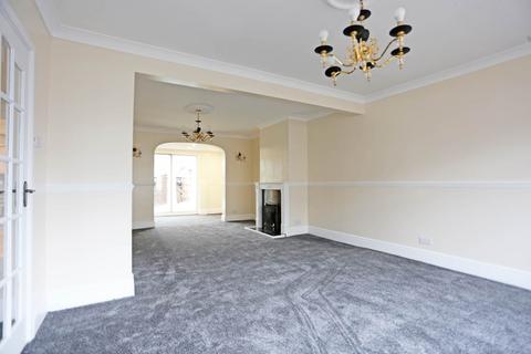 3 bedroom terraced house to rent, Kenneth Road, Chadwell Heath, RM6