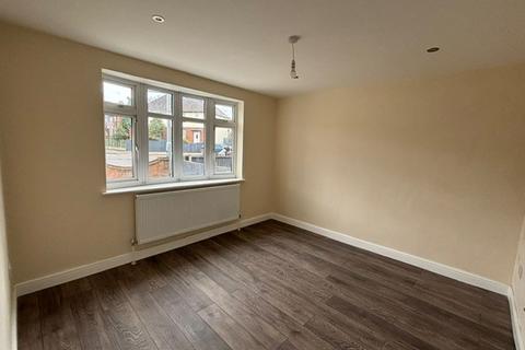 5 bedroom semi-detached house to rent, 249 Rainham Road North Dagenham RM10 7DX