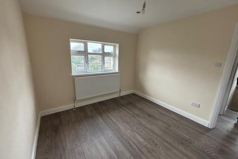 5 bedroom semi-detached house to rent, 249 Rainham Road North Dagenham RM10 7DX