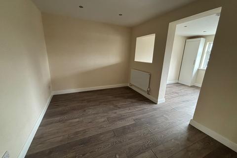 5 bedroom semi-detached house to rent, 249 Rainham Road North Dagenham RM10 7DX