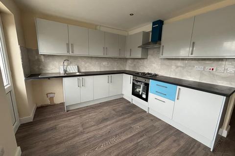 5 bedroom semi-detached house to rent, 249 Rainham Road North Dagenham RM10 7DX