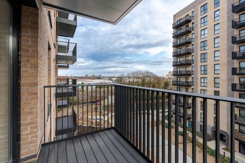 1 bedroom flat to rent, Farine Avenue, Hayes UB3