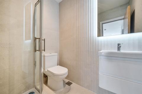2 bedroom apartment to rent, Gunnersbury Avenue, London W5