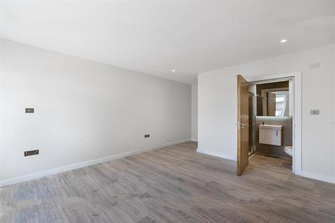2 bedroom apartment to rent, Gunnersbury Avenue, London W5