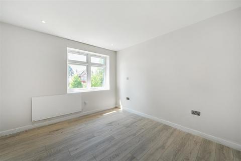 2 bedroom apartment to rent, Gunnersbury Avenue, London W5