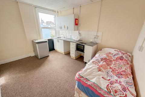 4 bedroom end of terrace house for sale, Hyde Road, Eastbourne