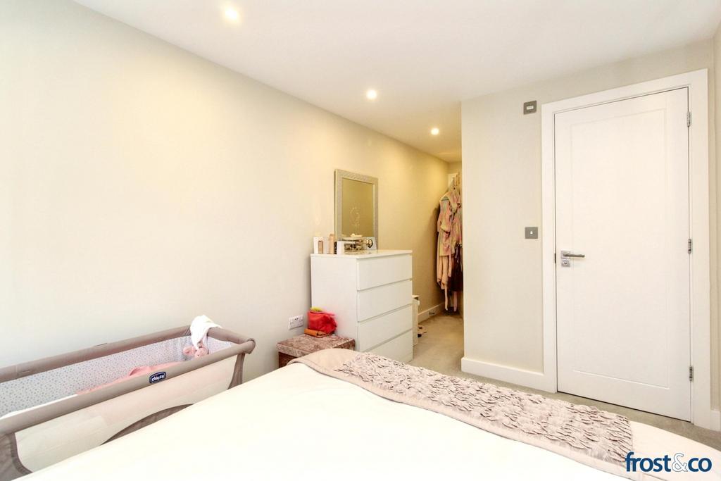 Master Bedroom to En-Suite