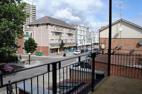 2 bedroom apartment to rent, Lynton House, Docklands, E16