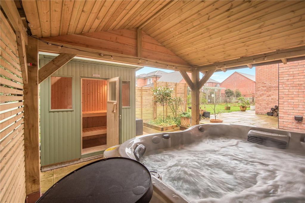 Hot Tub & Sauna
