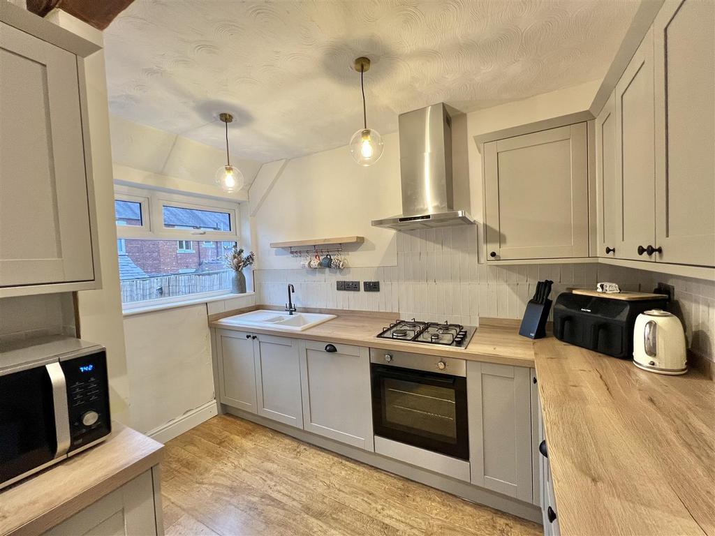 KITCHEN & DINING AREA