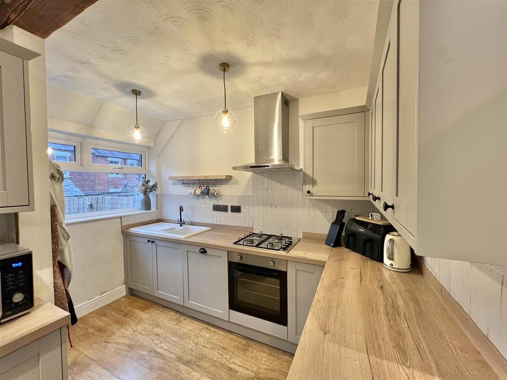 KITCHEN & DINING AREA