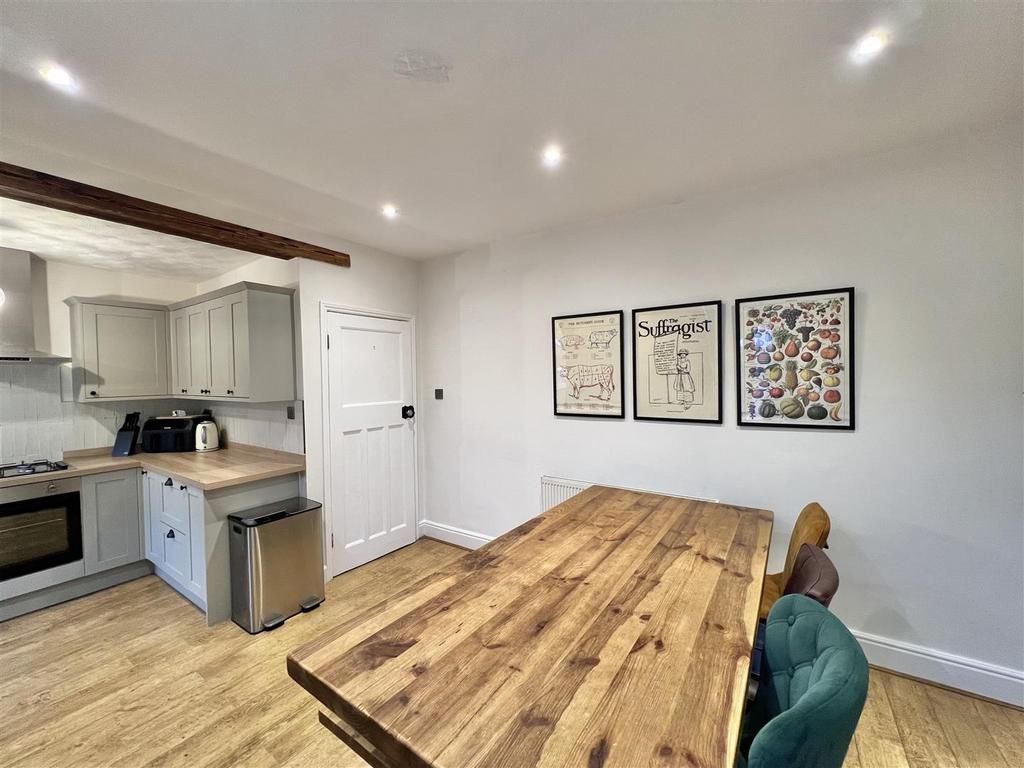 KITCHEN & DINING AREA