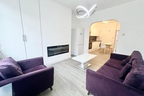 2 bedroom terraced house to rent, Howells Avenue, Sale