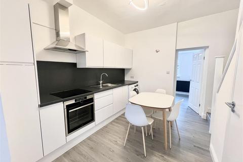 2 bedroom terraced house to rent, Howells Avenue, Sale